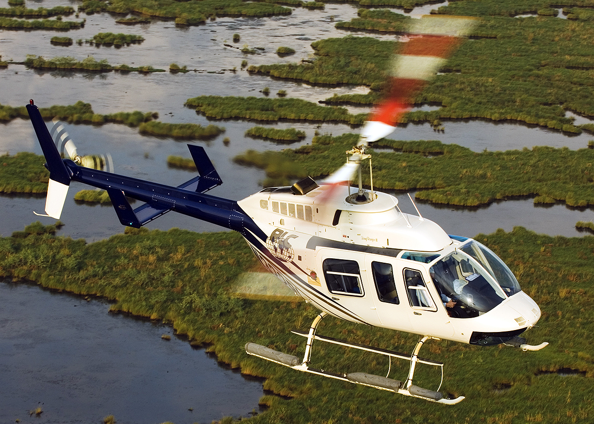 Вертолет над водохранилищем. Вертолет озеро. Bell 206 ra-01917. Bell-206 вертолет жесткая посадка. Bell-206 ra-01360 Сибирь. Катастрофа..