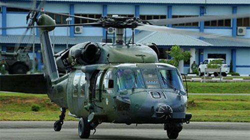 В Малайзии вертолет с военными упал на крышу школы