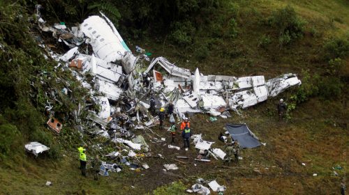 Подследственный пилот разбил самолет с футболистами