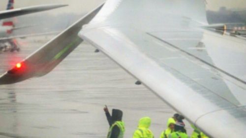 В аэропорту Нью-Йорка столкнулись два пассажирских самолета