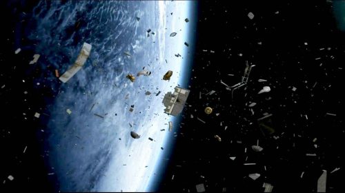 Российский спутник будет убирать мусор с орбиты