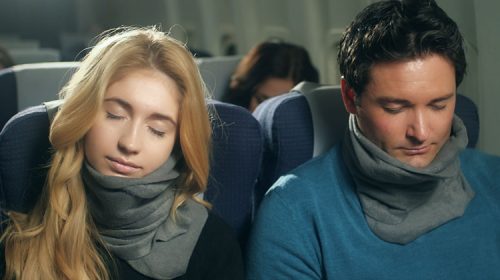 Революционная подушка для сна в самолёте