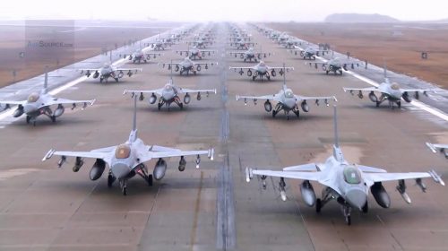 Около 100 самолетов ВВС Южной Кореи и США принимают участие в маневрах Max Thunder