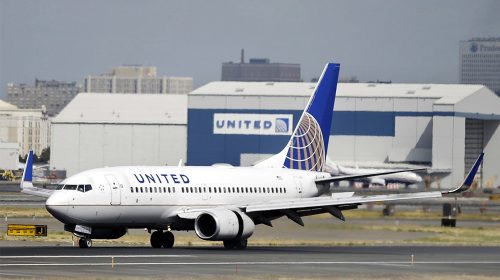 В аэропорту Нью-Джерси загорелся двигатель самолета United Airlines