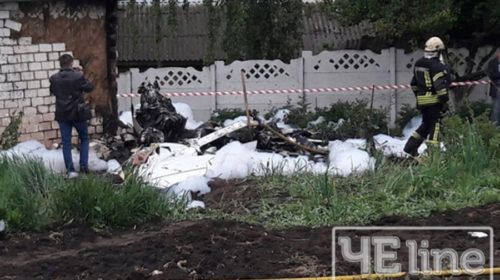 В Чернигове самолет упал на частный двор