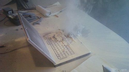 В США авиалайнер совершил вынужденную посадку из-за возгорания ноутбука