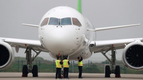 Китайский самолет-конкурент Boeing совершил первый полет