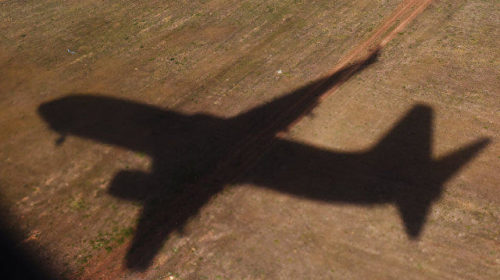 Airbus А330 вернулся в Сидней из-за огромной дыры в двигателе.ФОТО
