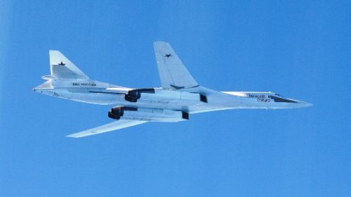 Российские Ту-160 сопровождали самолеты трех стран.ФОТО