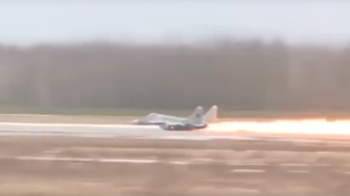 Возгорание МиГ-29 при взлете 23 февраля (Видео)