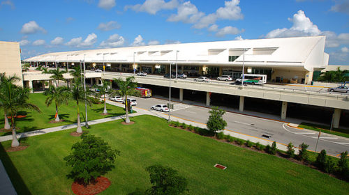 В сотрудника аэропорта Southwest Florida попала молния.Видео