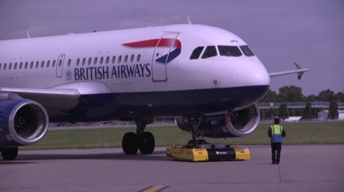 В British Airways начали использовать электротягачи с дистанционным управлением