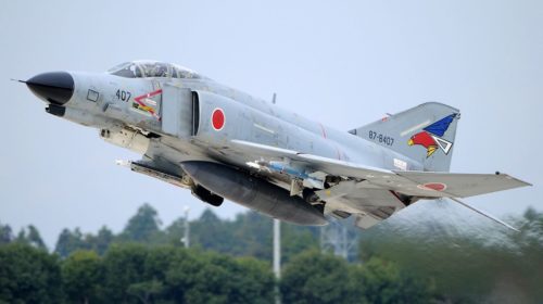 У F-4 ВВС Японии во время разгона сломалась стойка шасси