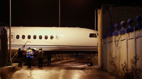 На Мальте самолет снесло ветром в аэровокзал. Фото