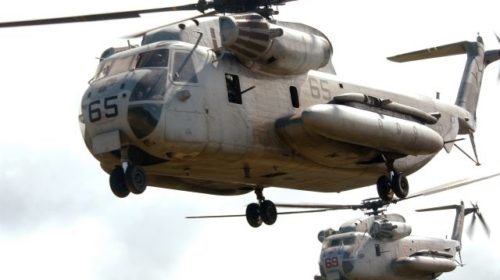 Фрагмент американского вертолета упал на детскую площадку в Японии