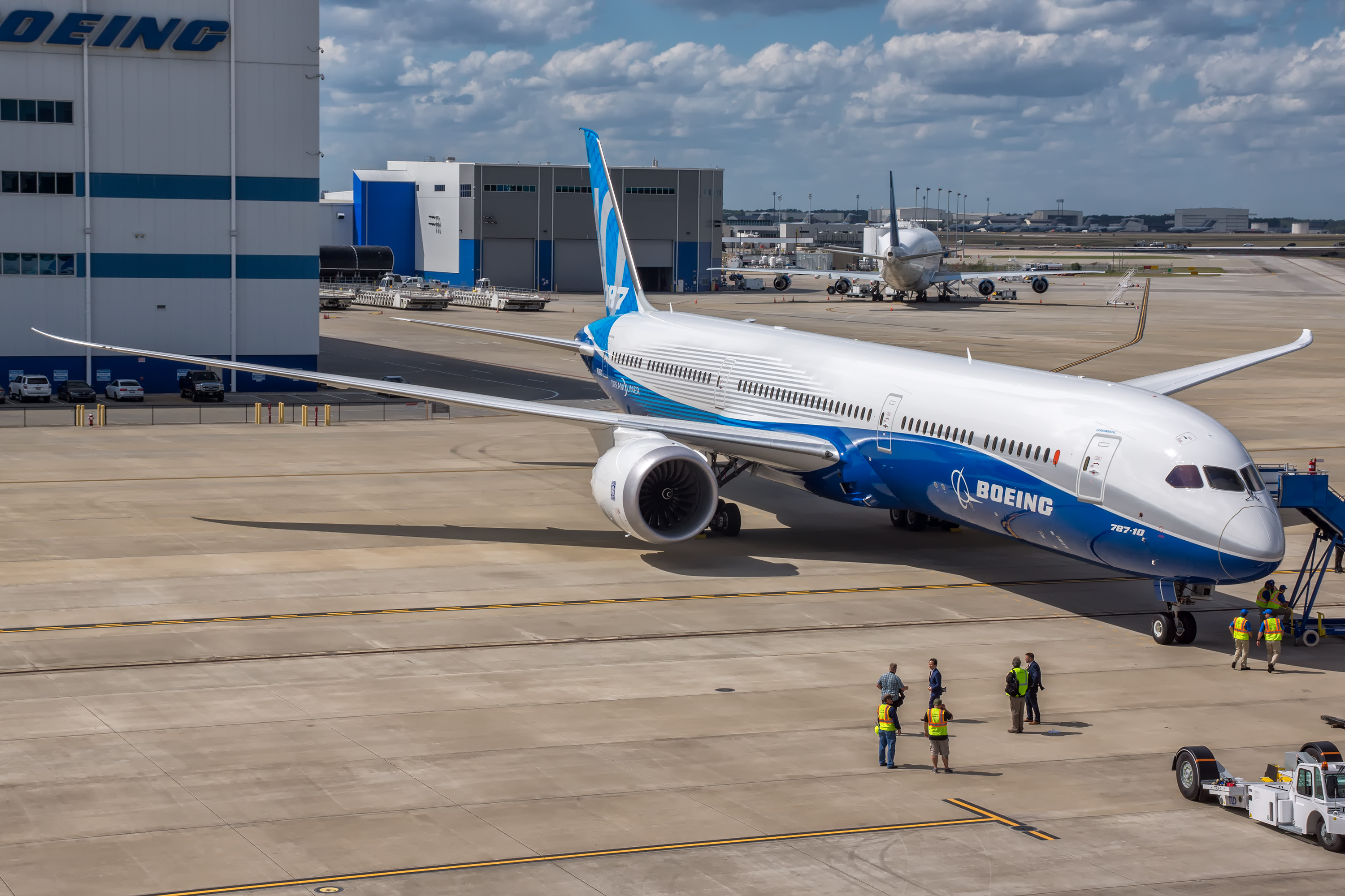 Показать самолет боинг. Boeing 787-10. Боинг 787 10 Дримлайнер. Airbus 787. Боинг 787-9 Дримлайнер Катар.