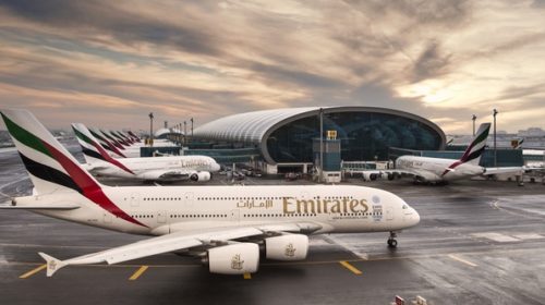 Стюардесса Emirates выпала из самолета