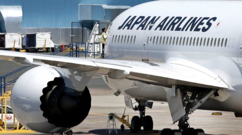 Пассажирский самолет загорелся при взлете в Японии