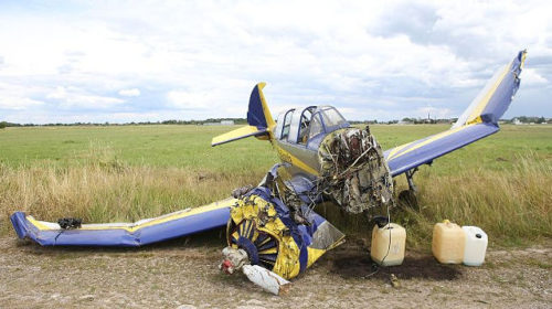 Спортивно-тренировочный самолет Як-52 разбился во время показательного полета в Каунасе