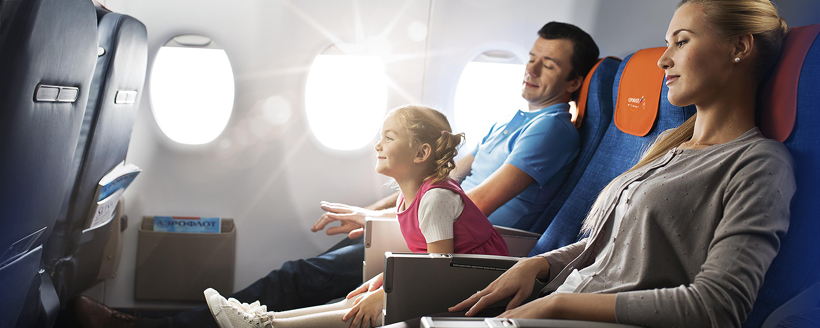 Самолеты в жизни человека. Путешествие на самолете. Самолет для детей. Семья в самолете. Путешествие с семьей на самолете.