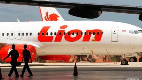 Пилотам 20 раз поднимали нос индонезийского боинга Lion Air, данные самописца