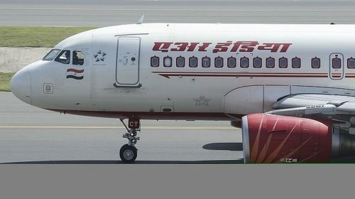 Стюардесса вывалилась из самолета авиакомпании Air India и попала в больницу