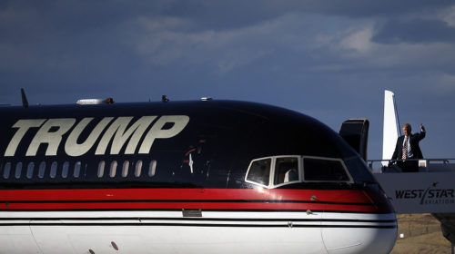 Борт Трампа столкнулся с другим самолетом в аэропорту