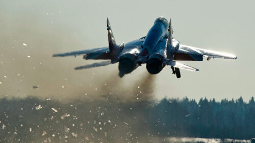 Истребитель МиГ-29 при полете в окрестностях Ейска (Краснодарский край) потерял подвесные топливные баки.(ФОТО.ВИДЕО)