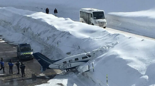 Piper PA-46 врезался в сугроб в Куршавеле. Фото и видео инцидента