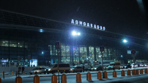Пассажирский самолет врезался в фонарный столб в московском аэропорту