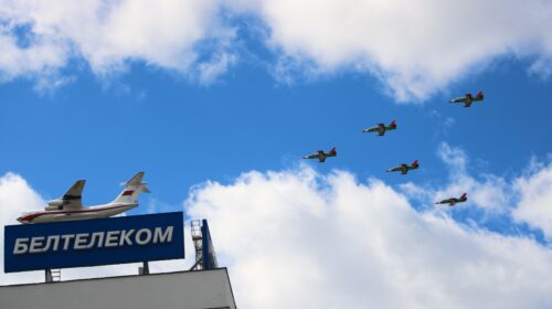 В нужное время в нужном месте: тренировочный пролет военной авиации над Минском