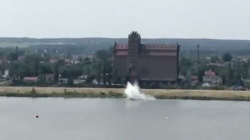 Во время авиашоу в Польше Як-52 упал в реку