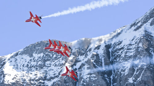 Швейцарская пилотажная группа Patrouille Suisse случайно выступила в другом городе