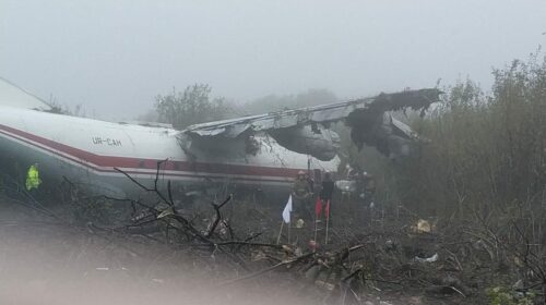 Ан-12 совершил аварийную посадку недалеко от Львова. Есть погибшие (обновлено)