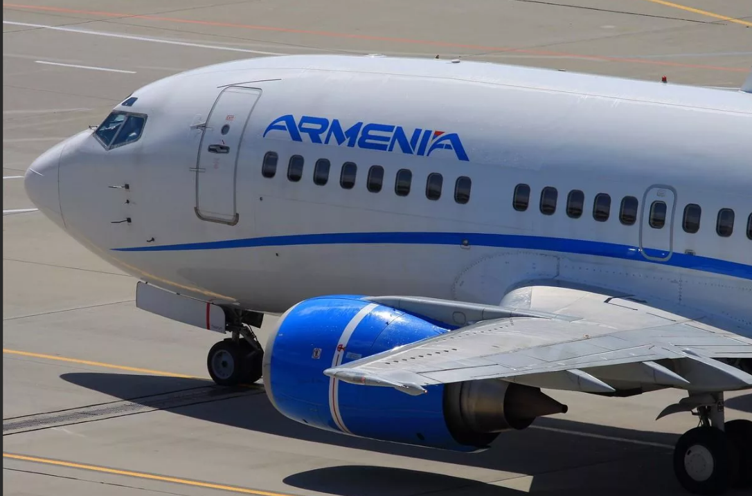 Армения авиакомпания самолеты. Авиакомпания АИР Армения. Armenia Aircompany самолеты. Самолет Боинг 737 Armenia.