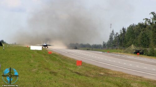 Экипажи МиГ-29, Су-25, Як-130, Л-39 отработают посадку на подготовленный аэродромный участок дороги автомобильной трассы М1
