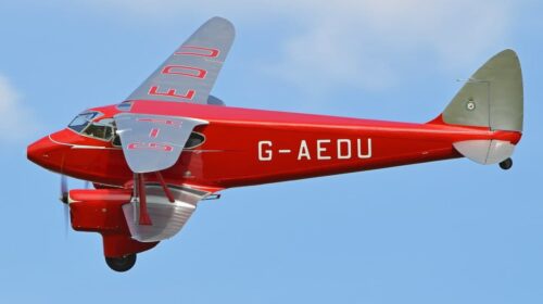 12 августа 1935 года состоялся первый полёт транспортного самолёта de Havilland DH.90 Dragonfly