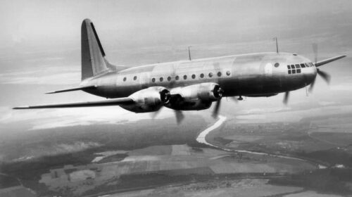 17 августа 1946 года совершил свой первый полёт пассажирский самолёт Ил-18 (первый)