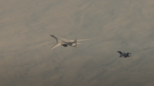 Су-30СМ и Ту-160. Совместный патруль в небе Беларуси|ВИДЕО