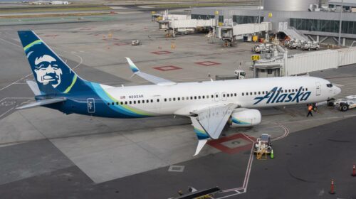 У Boeing 737 зрелищно оторвало капоты двигателя при посадке