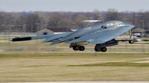 Стратегический бомбардировщик B-2 поврежден в результате аварийной посадки