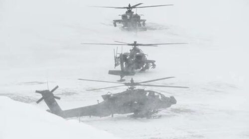 На Аляске разбились два вертолета Apache армии США