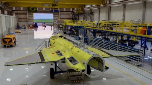 SAAB показала первый истребитель Gripen на заводе Embraer