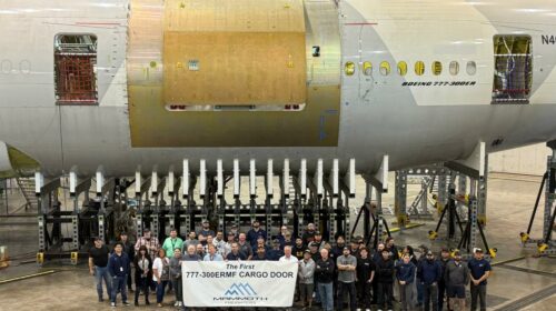 Mammoth Freighters установила грузовую дверь на 777-300ER