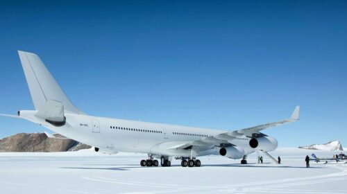 Первый крупнейший самолёт Airbus A340-600 приземлился в Антарктиде