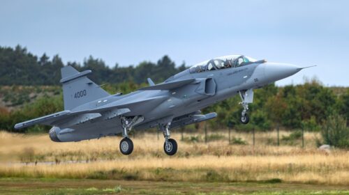 Saab начал испытания двухместного Gripen F